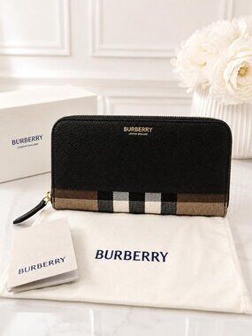 Authentic NWT Burberry Black House Check Zip Wallet